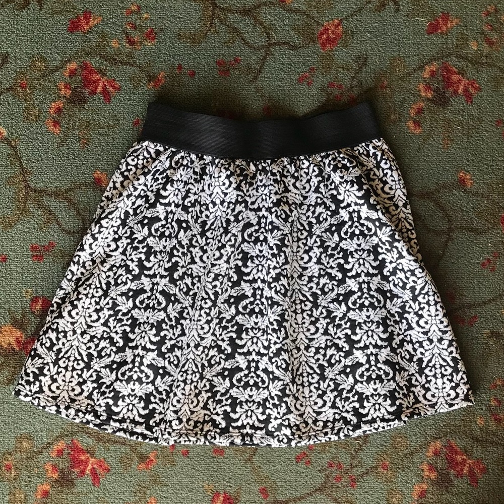 Patterned short skirt